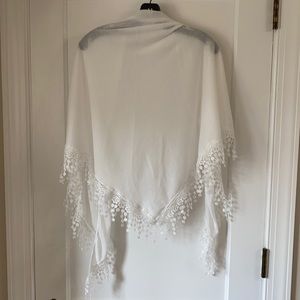 White cotton scarf with lace detail.